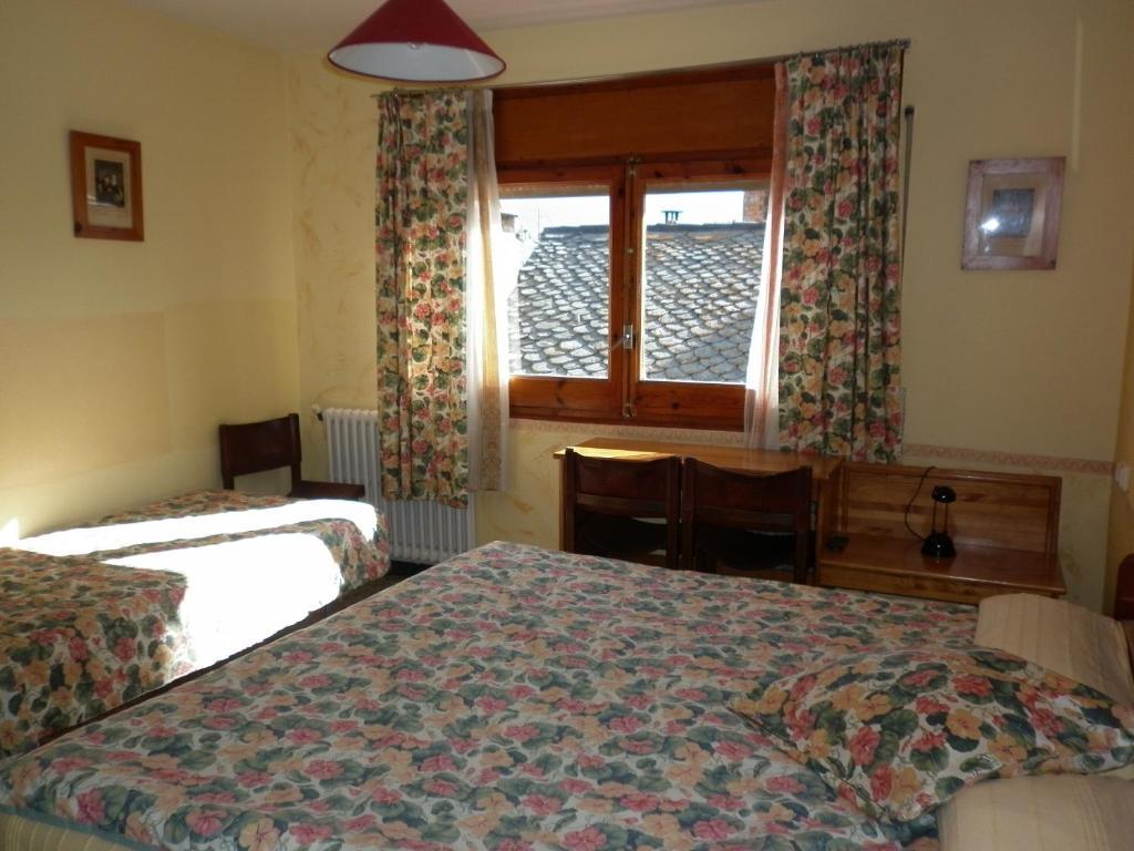 Fonda Cerdanya Hotel Puigcerdà Стая снимка