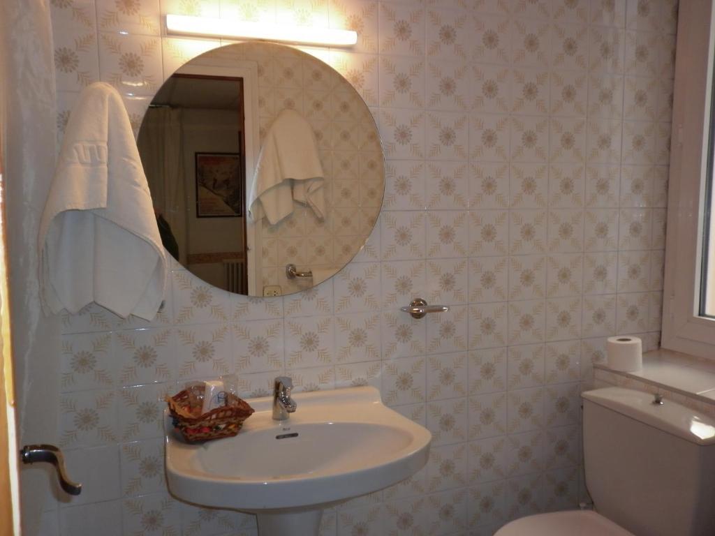 Fonda Cerdanya Hotel Puigcerdà Стая снимка